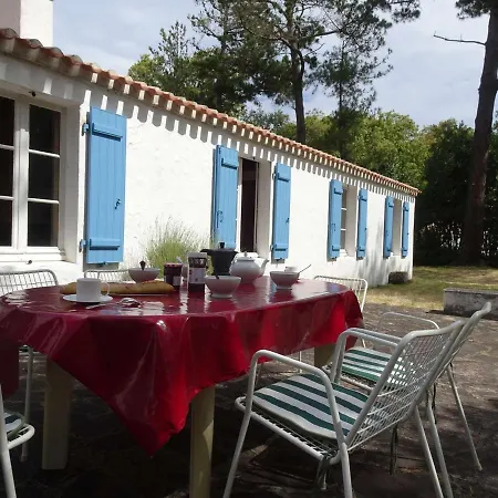 Holiday home Maison Familiale Proche Avec Jardin, Terrasse Et 6 Couchages A L'epine - Fr-1-224b-184